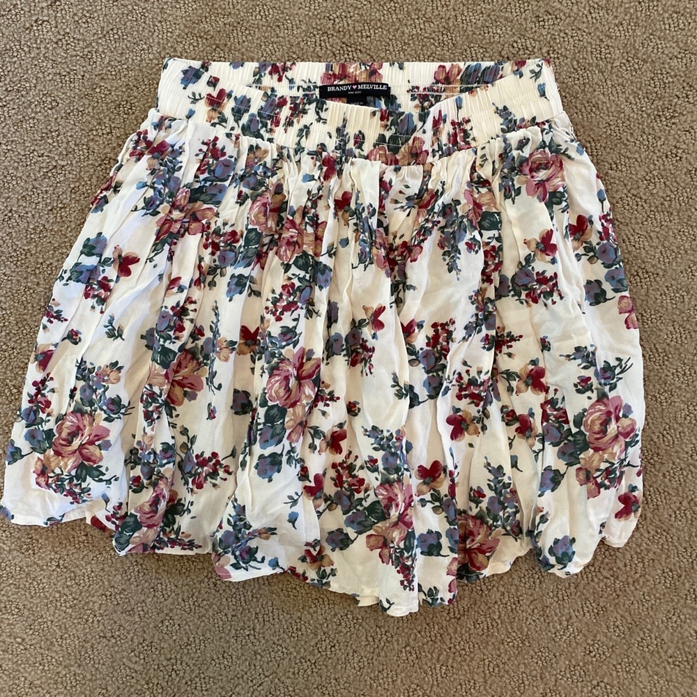 Brandy Melville floral skirt 💐